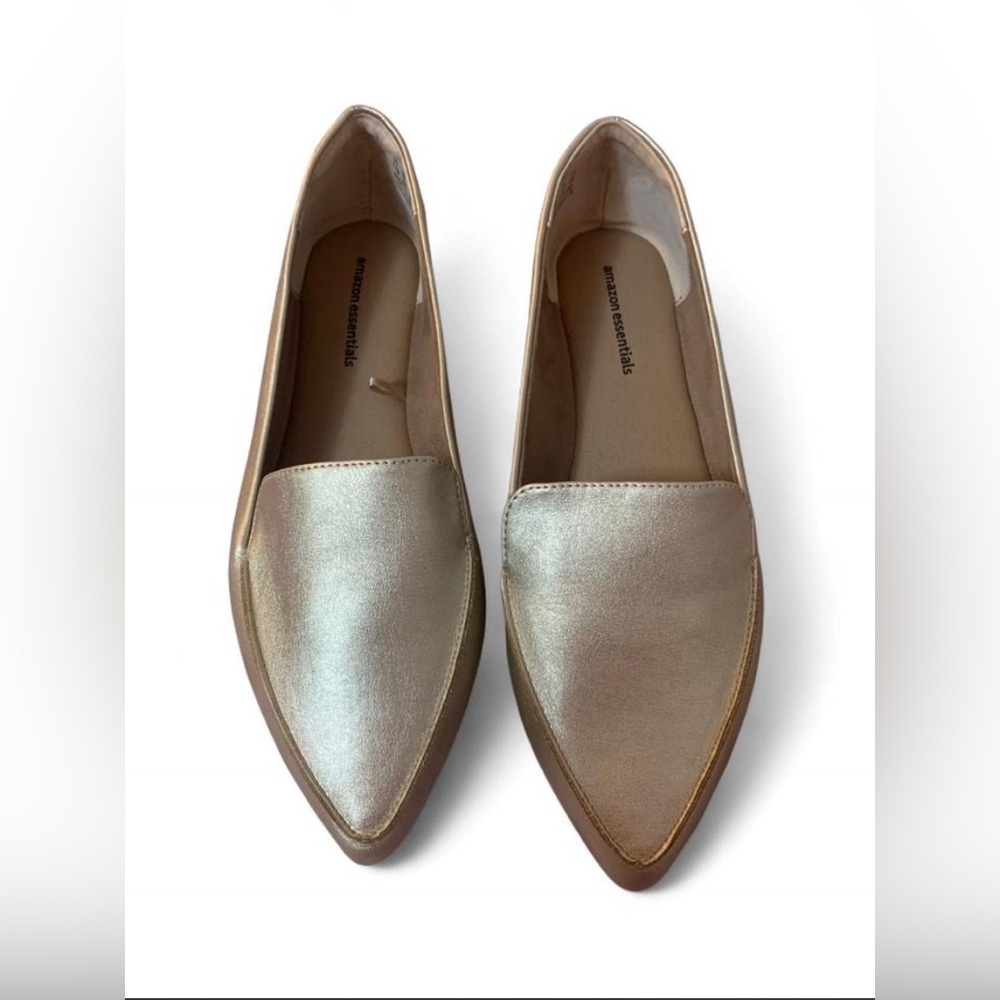 Stunning Metallic Gold Loafers – The Perfect Chic Neutral! ✨ 7.5W